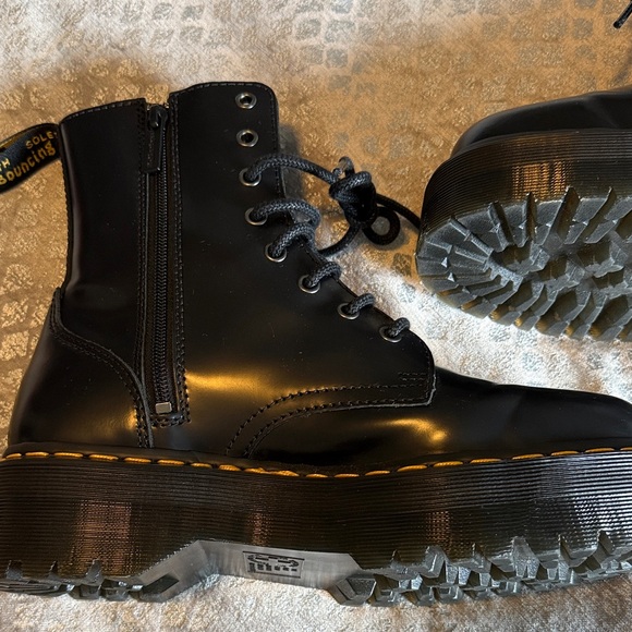 Dr. Martens Jadon Boot Smooth Leather Platforms NWOT - Picture 8 of 9